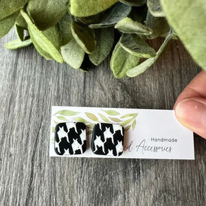 #091 Handmade- Houndstooth Small Stud